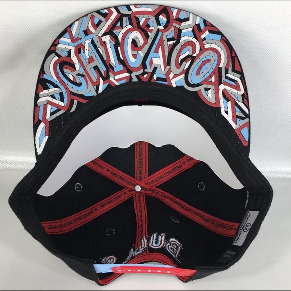 Chicago Bulls Artist Series Kate Lewis Graffiti Snapback - Picture 7 of 10